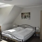 Zur Schleuse Garni Am Elbe Luebeck - Kanal In Casa de hóspedes 3*