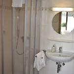 Zur Schleuse Garni Am Elbe Luebeck - Kanal In Maison d'hôtes