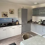 Zur Schleuse Garni Am Elbe Luebeck - Kanal In Casa de hóspedes 3*