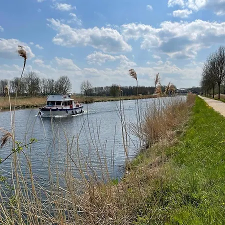 בית הארחה Zur Schleuse Garni Am Elbe Luebeck - Kanal In Witzeeze