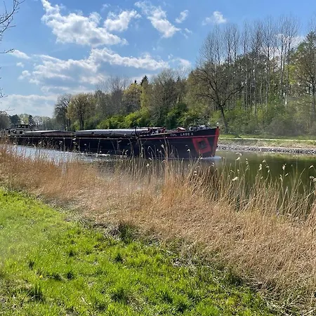 Zur Schleuse Garni Am Elbe Luebeck - Kanal In Guest house Witzeeze