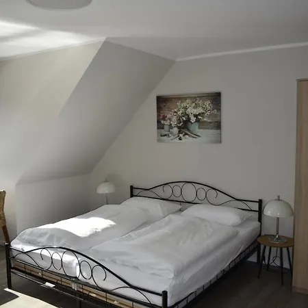 Zur Schleuse Am Elbe Lübeck - Kanal In Gasthof 3*