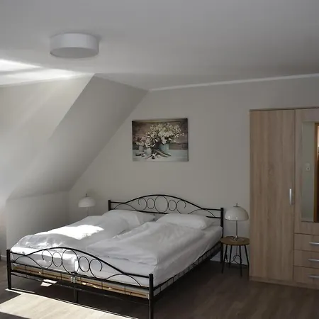 Zur Schleuse Garni Am Elbe Luebeck - Kanal In