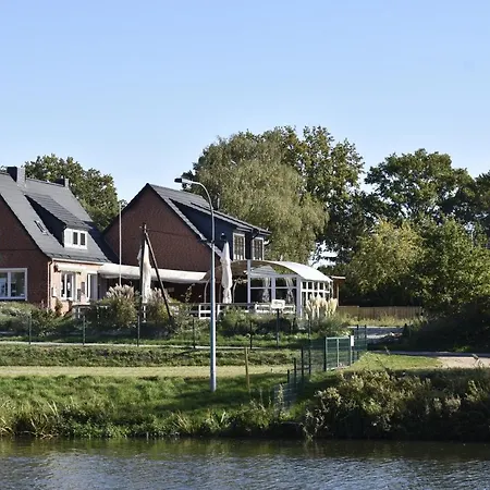 Gasthof Zur Schleuse Am Elbe Lübeck - Kanal In
