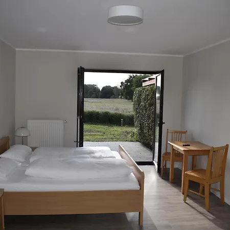 Zur Schleuse Garni Am Elbe Luebeck - Kanal In בית הארחה 3*