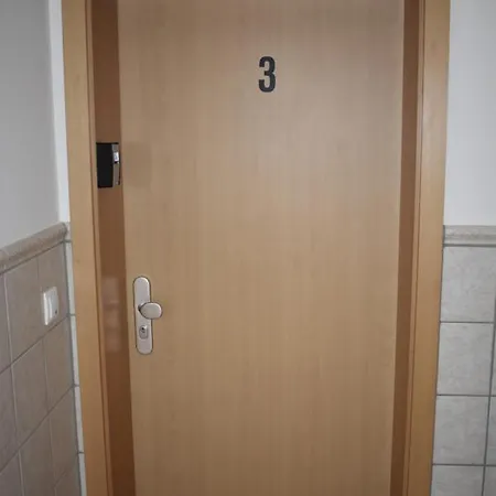 Zur Schleuse Garni Am Elbe Luebeck - Kanal In 3*