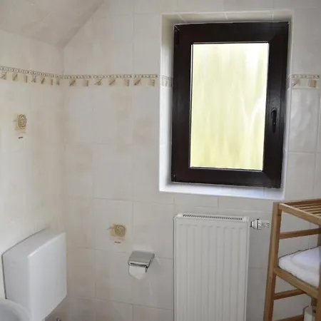 Zur Schleuse Garni Am Elbe Luebeck - Kanal In