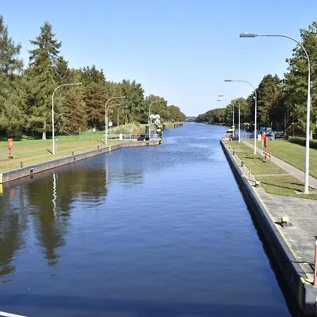 ゲストハウス Zur Schleuse Garni Am Elbe Luebeck - Kanal In 3*