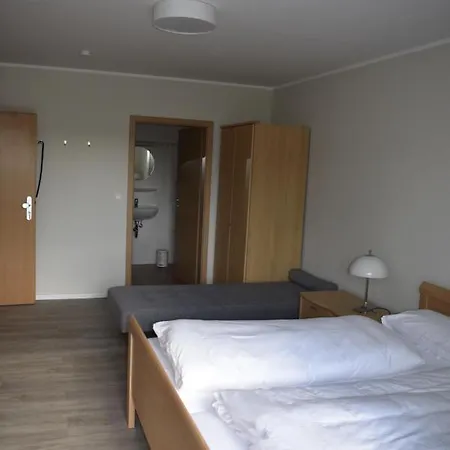 Zur Schleuse Garni Am Elbe Luebeck - Kanal In ゲストハウス 3*