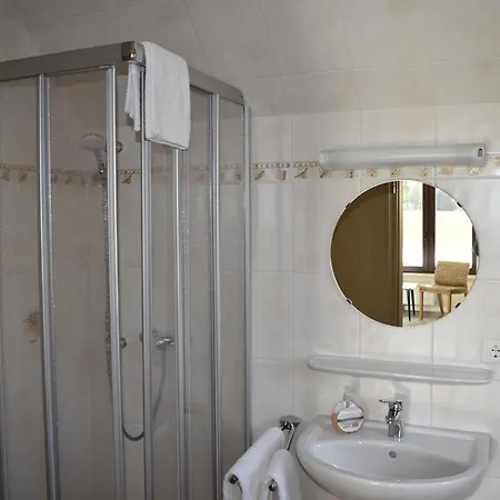 ゲストハウス Zur Schleuse Garni Am Elbe Luebeck - Kanal In Witzeeze