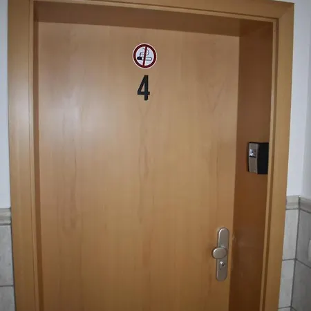 Zur Schleuse Garni Am Elbe Luebeck - Kanal In ゲストハウス