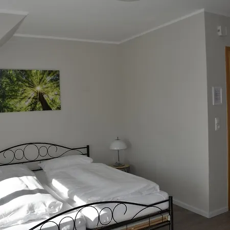 Zur Schleuse Garni Am Elbe Luebeck - Kanal In