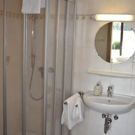 Zur Schleuse Garni Am Elbe Luebeck - Kanal In Witzeeze