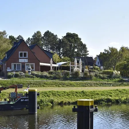 Gasthof Zur Schleuse Am Elbe Lübeck - Kanal In *