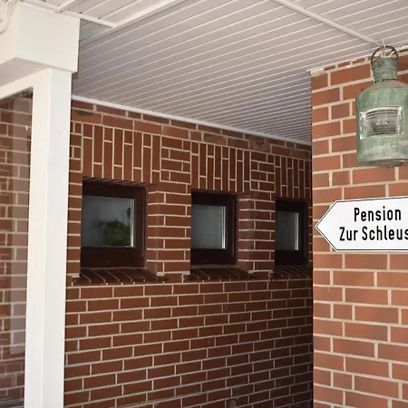 Zur Schleuse Garni Am Elbe Luebeck - Kanal In