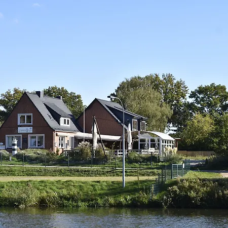ゲストハウス Zur Schleuse Garni Am Elbe Luebeck - Kanal In 3*
