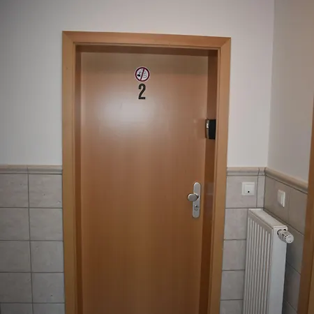 Zur Schleuse Am Elbe Lübeck - Kanal In Gasthof Witzeeze