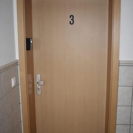 Zur Schleuse Garni Am Elbe Luebeck - Kanal In Witzeeze