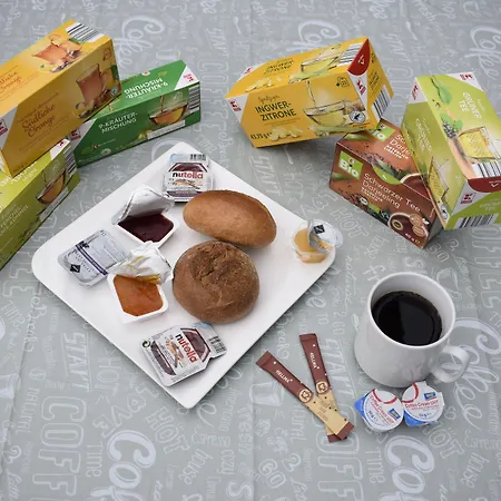 Zur Schleuse Garni Am Elbe Luebeck - Kanal In ゲストハウス