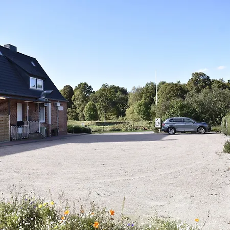Zur Schleuse Garni Am Elbe Luebeck - Kanal In Vendégház 3*