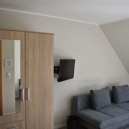 Zur Schleuse Garni Am Elbe Luebeck - Kanal In 3*