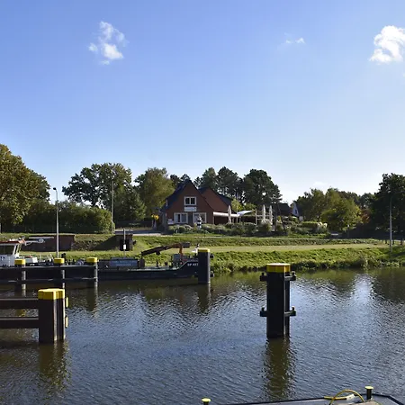 Zur Schleuse Garni Am Elbe Luebeck - Kanal In ゲストハウス Witzeeze