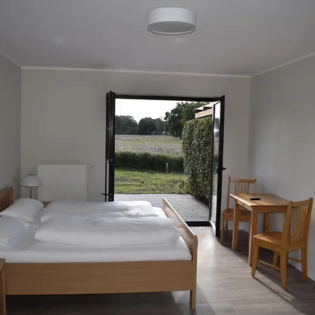 Zur Schleuse Garni Am Elbe Luebeck - Kanal In