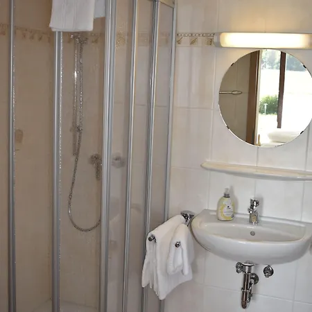 Zur Schleuse Garni Am Elbe Luebeck - Kanal In ゲストハウス