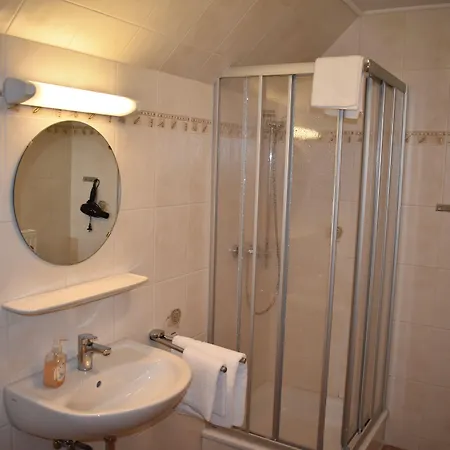 Zur Schleuse Garni Am Elbe Luebeck - Kanal In 3* Witzeeze