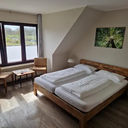 Zur Schleuse Garni Am Elbe Luebeck - Kanal In