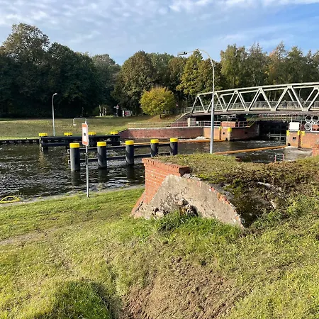 בית הארחה Zur Schleuse Garni Am Elbe Luebeck - Kanal In